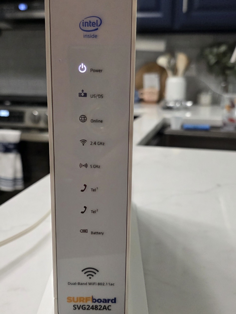 SURFboard SVG2482AC White Dual-Band WiFi Modem Router